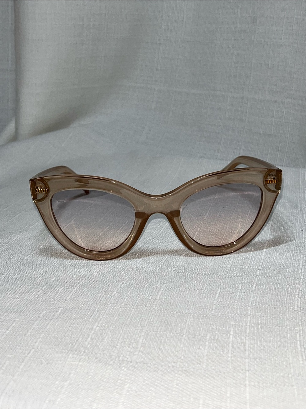 SolarX Cat Eye Sunglasses Nude Translucent Ombré’ UV400 lens + Case
